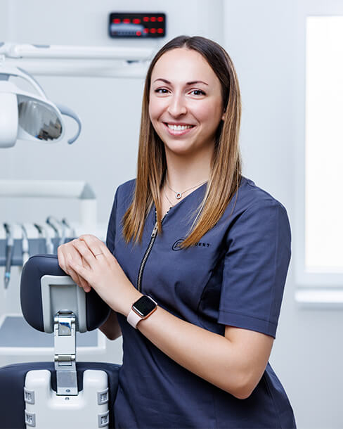 Dr. Mászlé Flóra fogorvos, Artdent Fogászat és Szájsebészet.